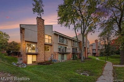 /international/us/804-s-oak-brook-ridge-drive-rochester-hills-mi-110108253755/