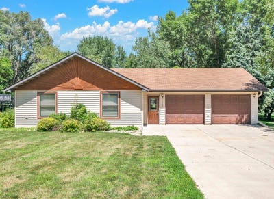 /international/us/1300-country-club-drive-okoboji-ia-110109385124/