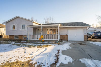 /international/us/717-s-5th-avenue-e-newton-ia-110105327062/
