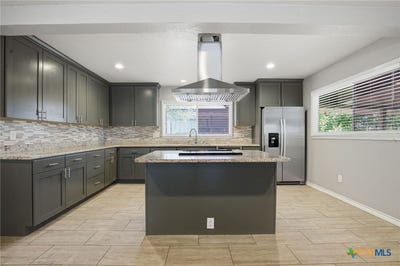 /international/us/1225-n-unicorn-avenue-new-braunfels-tx-110106934395/