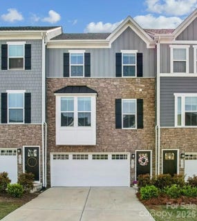 /international/us/2050-dornoch-road-tega-cay-sc-110107544973/