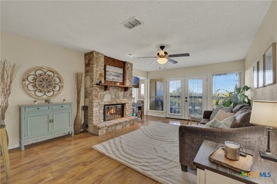 /international/us/1226-cougar-drive-canyon-lake-tx-110120423457/