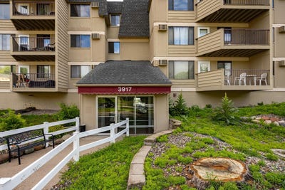 /international/us/3917-heritage-hills-drive-bloomington-mn-110108965816/