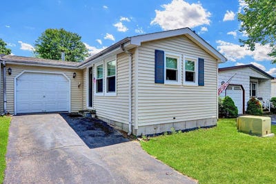/international/us/164-village-circ-w-manorville-ny-110100862780/