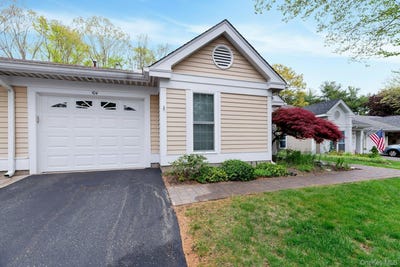 /international/us/104-glen-drive-ridge-ny-110107958220/