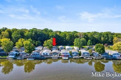 /international/us/6236-arrowhead-drive-fennville-mi-110097741857/