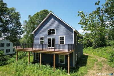 /international/us/7-larson-street-waterford-ct-110108550306/