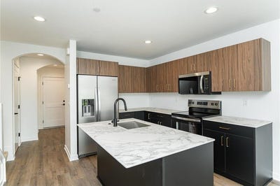 /international/us/1093-century-village-lane-ne-rochester-mn-110106461052/