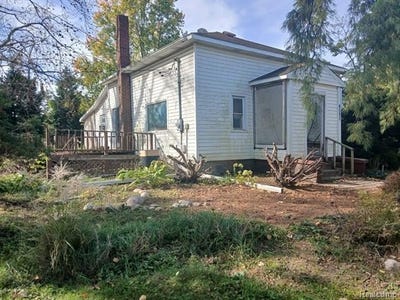 /international/us/3786-e-grand-river-avenue-leroy-twp-mi-110120528809/