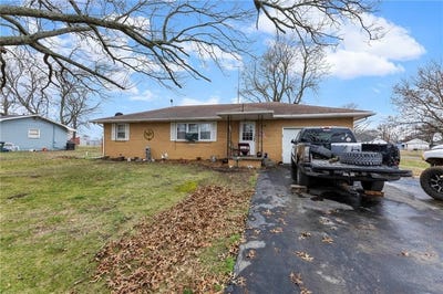 /international/us/812-randolph-street-bronson-ks-110106238747/