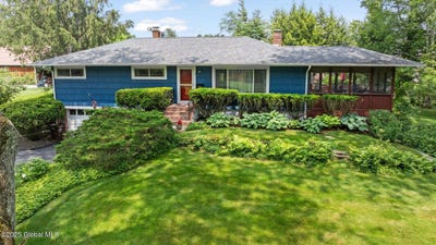 /international/us/4-greenwood-lane-bethlehem-ny-110100450046/