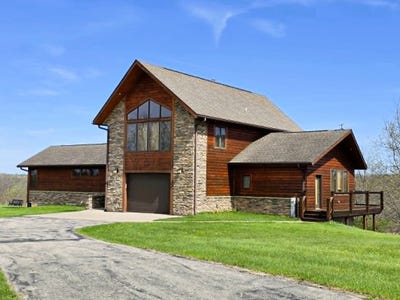 /international/us/29001-skyview-lane-wauzeka-wi-110105050209/