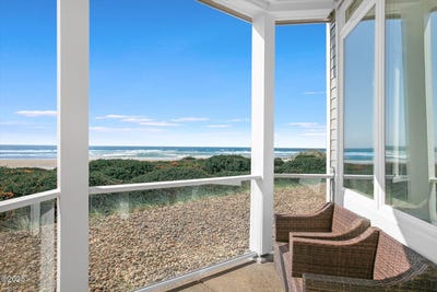 /international/us/5852-sw-cupola-drive-south-beach-or-110106465493/