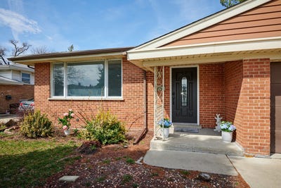 /international/us/8544-w-roseview-drive-niles-il-110107481926/