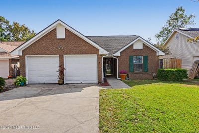 /international/us/842-ravenwood-court-biloxi-ms-110120829372/