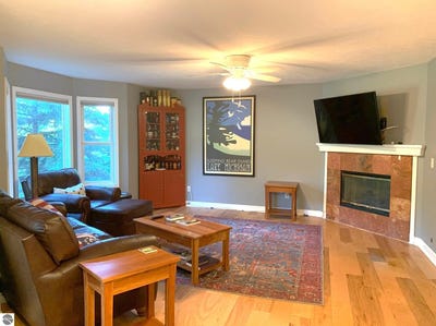 /international/us/4138-sherwood-forest-drive-traverse-city-mi-110109998900/
