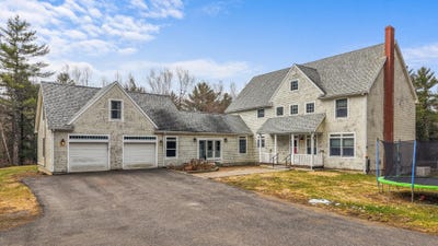 /international/us/747-western-avenue-hampden-me-110104237333/
