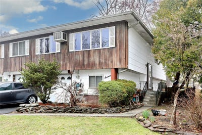 /international/us/17-phyllis-drive-pomona-ny-110098407349/