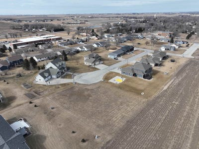 /international/us/1400-s-greene-rock-rapids-ia-110105961464/