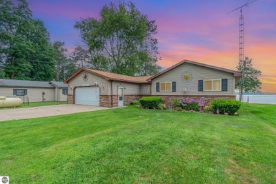 /international/us/2325-royal-lane-hale-mi-110101295391/