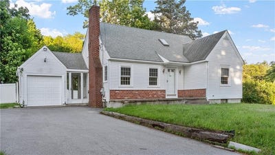 /international/us/2-reservoir-avenue-johnston-ri-110104578821/