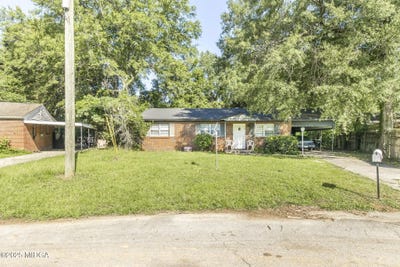 /international/us/124-flanders-drive-warner-robins-ga-110097876450/