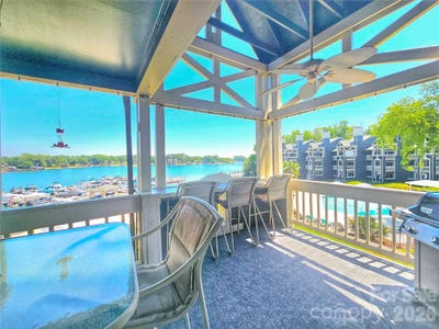 /international/us/2121-regatta-lane-denver-nc-110108393160/