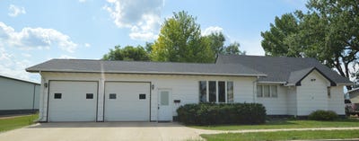 /international/us/208-s-richmond-street-roscoe-sd-110100359638/