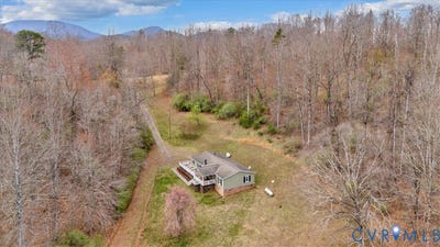 /international/us/1275-tall-peaks-lane-big-island-va-110108379787/