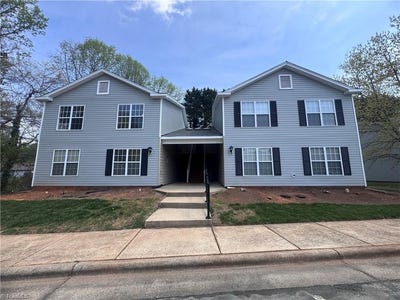 /international/us/15-meadowood-glen-way-greensboro-nc-110106841744/