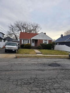/international/us/66-e-greenwich-avenue-roosevelt-ny-110098050167/