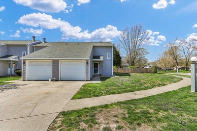 /international/us/1937-blackthorn-drive-champaign-il-110107233969/