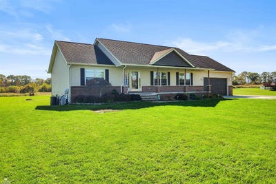 /international/us/10795-fisher-road-yale-mi-110120575629/