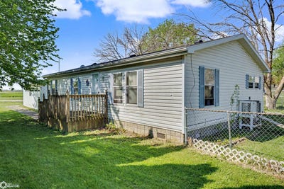 /international/us/407-s-main-street-albion-ia-110107749775/