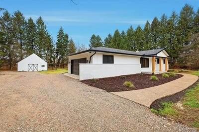/international/us/3643-noble-road-addison-twp-mi-110108344017/