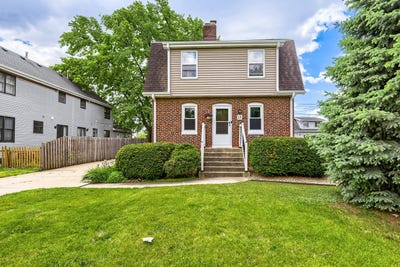 /international/us/15-w-ann-street-lombard-il-110108062115/