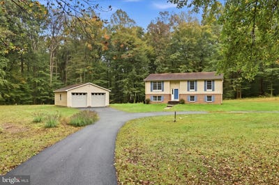 /international/us/7660-clifton-rd-fairfax-station-va-110120636351/