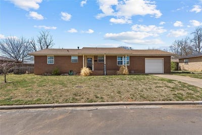 /international/us/617-n-nevada-street-weatherford-ok-110106670336/
