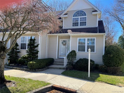 /international/us/10-heckscher-spur-road-east-islip-ny-110107336177/