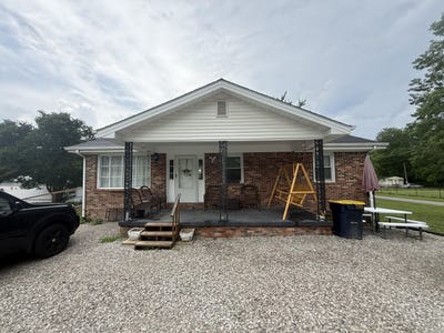 /international/us/1241-flat-gap-road-berea-ky-110108887255/