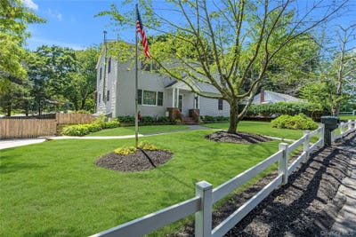 /international/us/6-giant-oak-road-ridge-ny-110109474007/