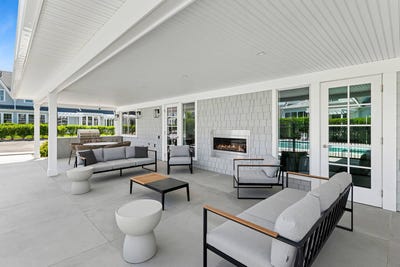 /international/us/12-depot-road-westhampton-beach-ny-110096067443/
