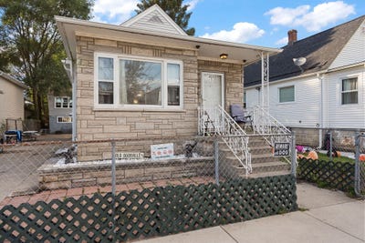 /international/us/4828-oak-avenue-hammond-in-110105395285/