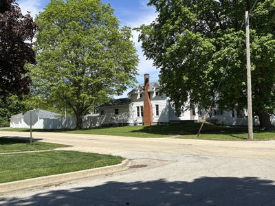 /international/us/359-w-orleans-street-paxton-il-110106621543/
