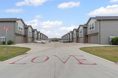 /international/us/128-abbey-park-court-granbury-tx-110108492766/