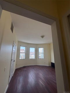 /international/us/16842-liberty-avenue-jamaica-ny-110107345815/