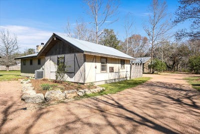 /international/us/300-mill-race-ln-wimberley-tx-110106786803/