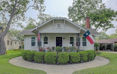 /international/us/242-south-franklin-street-la-grange-tx-110107628970/