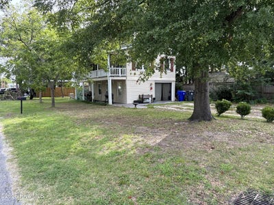 /international/us/907-fourth-street-s-carolina-beach-nc-110101177722/