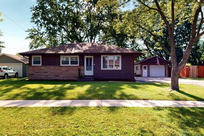 /international/us/927-peterson-street-fort-atkinson-wi-110109057447/